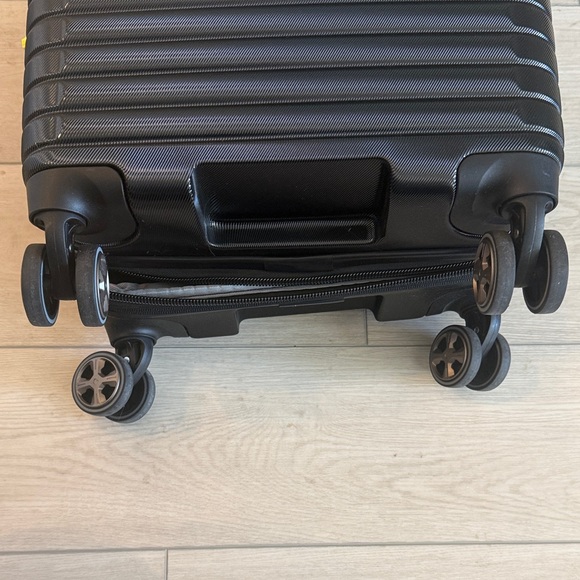 Black Carry-on DELSEY PARIS Hardshell Rolling Suitcase - Picture 9 of 9